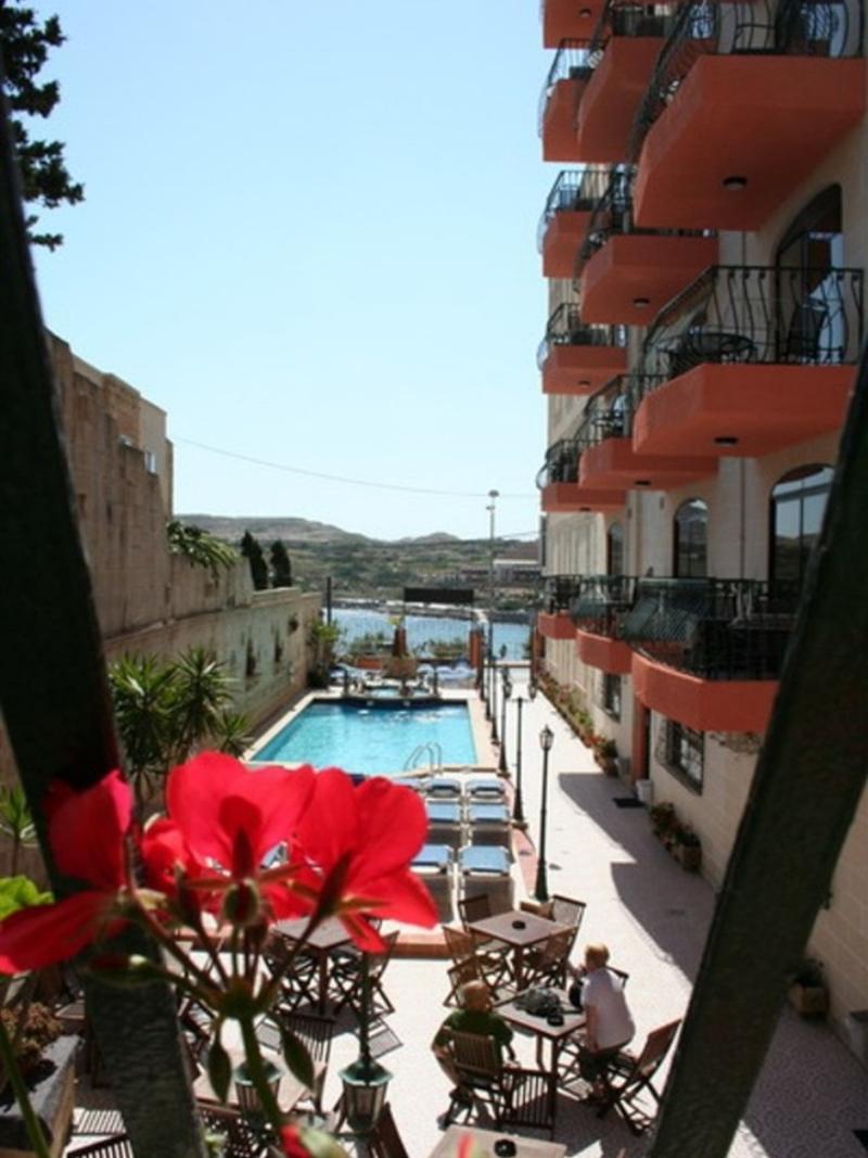 Aparthotel White Dolphin Complex Qawra Exterior foto